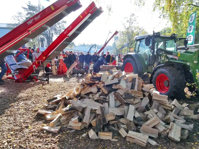 Großes Interesse fanden die praktischen Vorführungen zum Thema „Heizen mit Holz“ auch schon bei den zurückliegenden Ausstellungen. (Foto: Brüggemann)